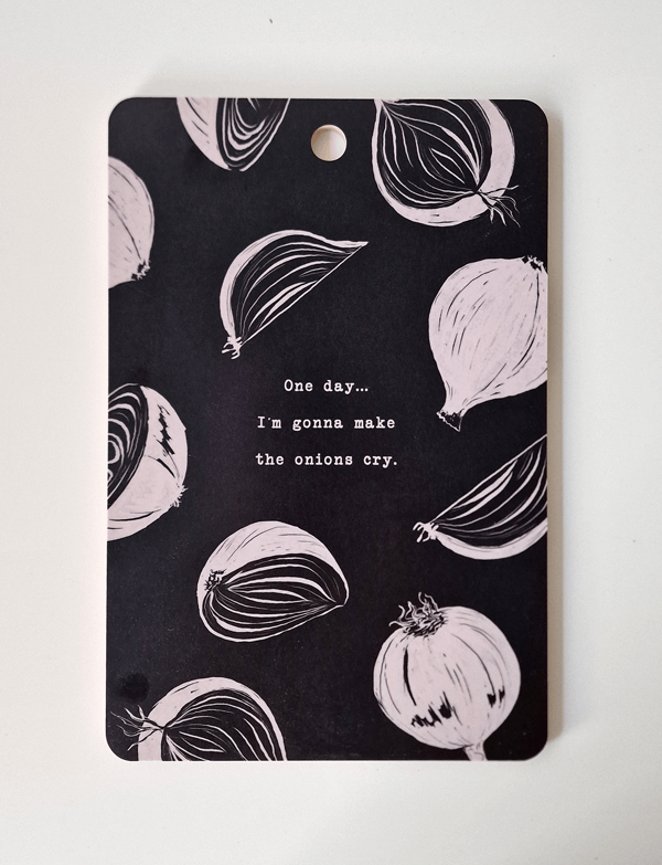 ONIONS CRY | leikkuulauta